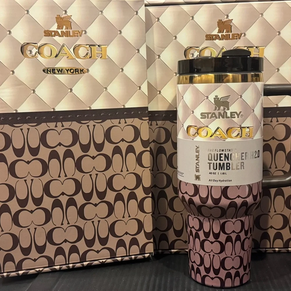 Stanley Coach Quencher Tumbler in Brown and Cream - Picture 3 of 3